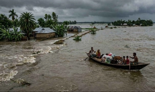 ভারী বৃষ্টিতে ৪ জেলায় বন্যার শঙ্কা
